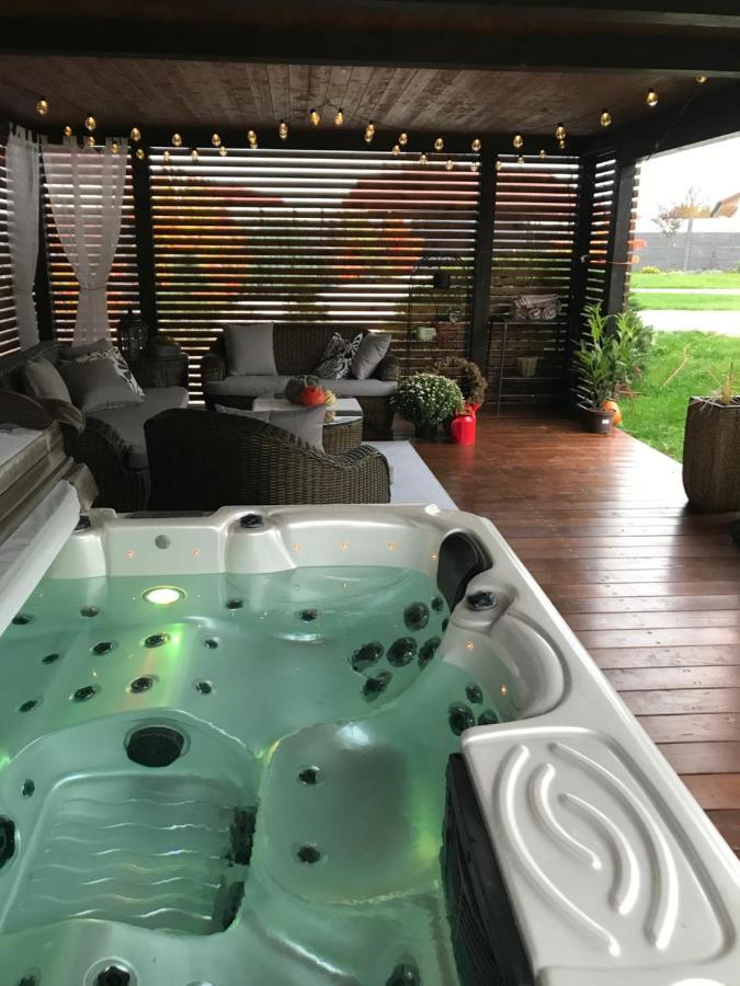 Orchardhouse Farmhouse, Wellness Chrast  Exteriör bild